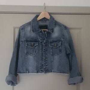 Cropped denim jacket